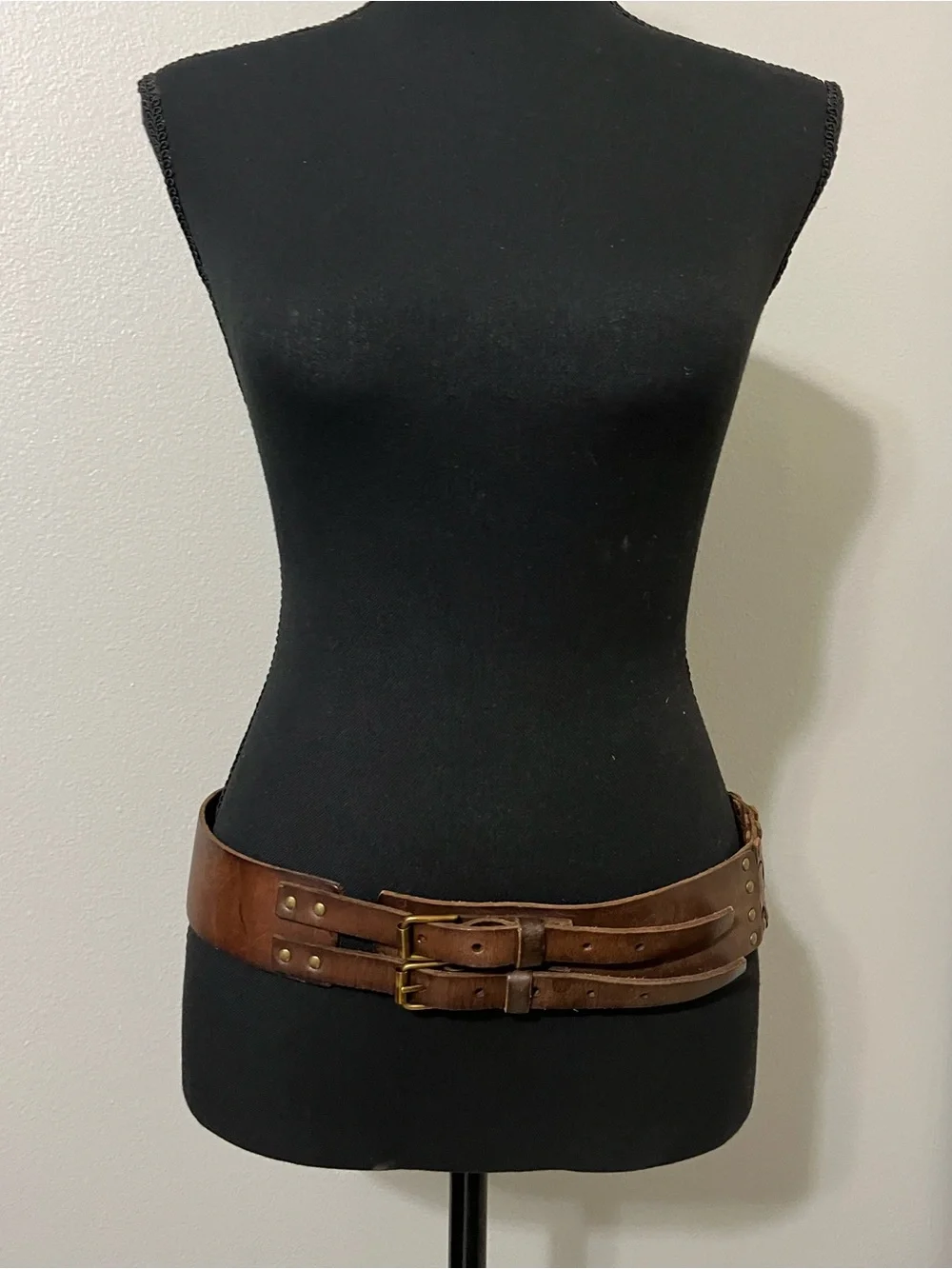 J Crew vintage brown leather low slung belt. Pre-Owned Condition-Good Size L - Picture 1 of 4